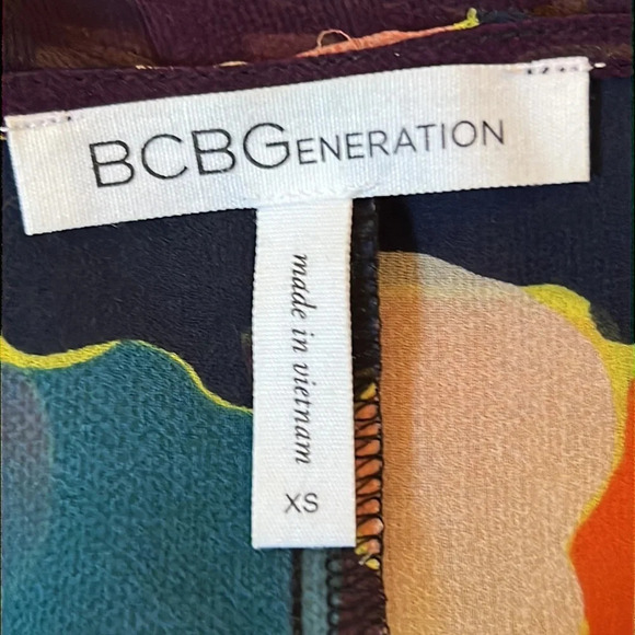 BCBGeneration Long Sleeve Multicolored Top - Picture 6 of 7